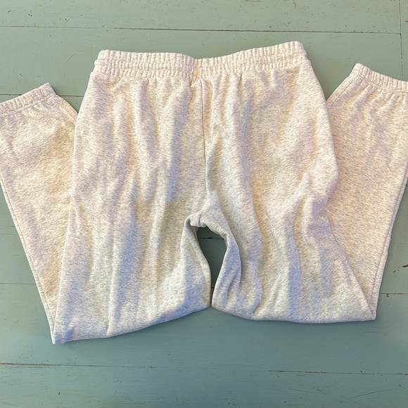 NWT woman’s Fabletics sweatpants. Size L - Picture 5 of 10